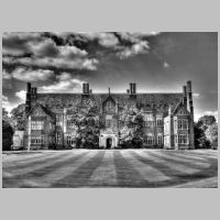 Mapledurham House, photo by Ggkuhnle on Wikipedia.jpg